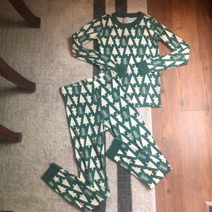 Hanna Andersson Green and White Pajama Set Tree Design Christmas Organic